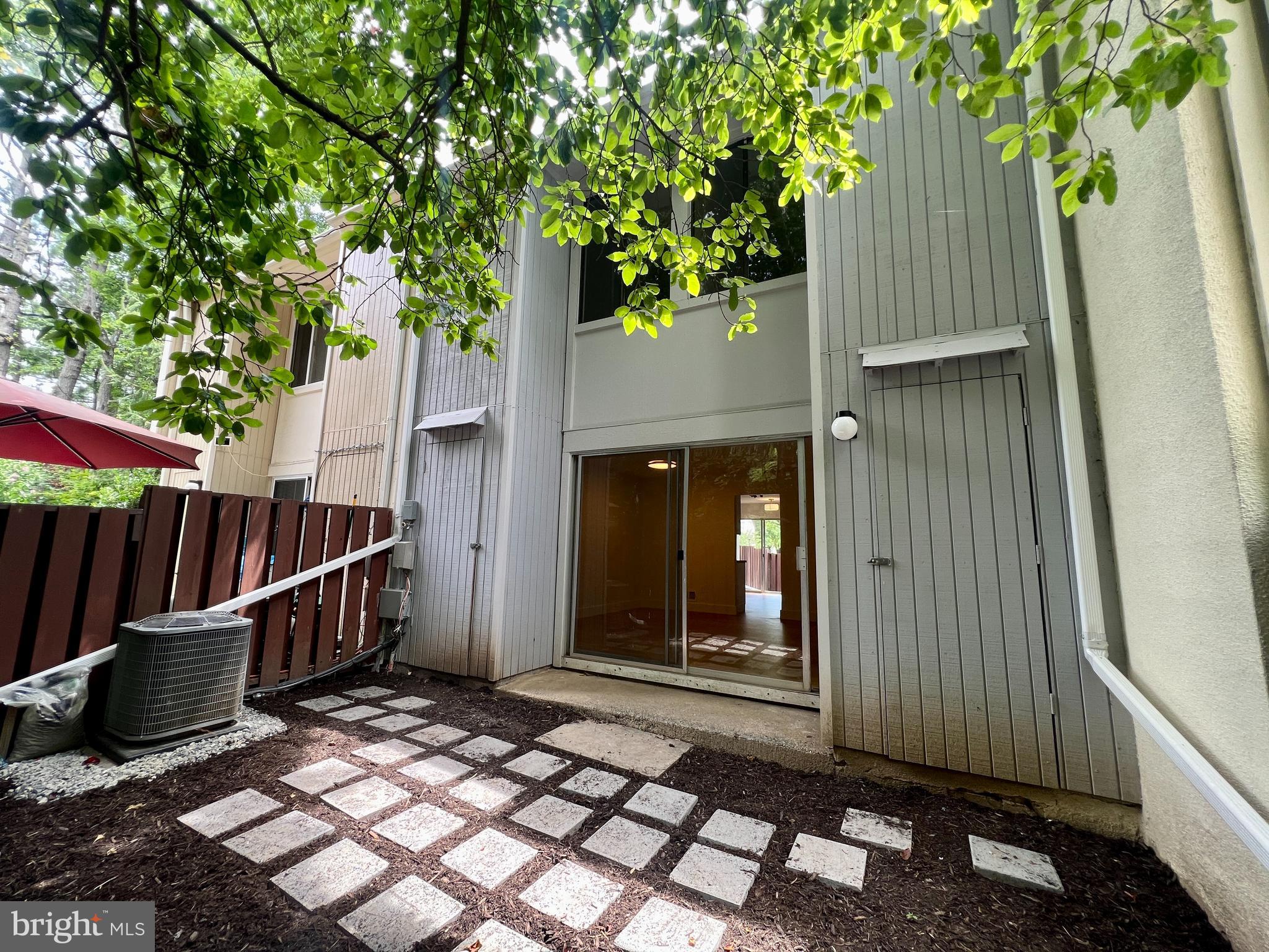 2246 Southgate Square Reston, VA 20191 - Photo 21 of 25 Exterior Back