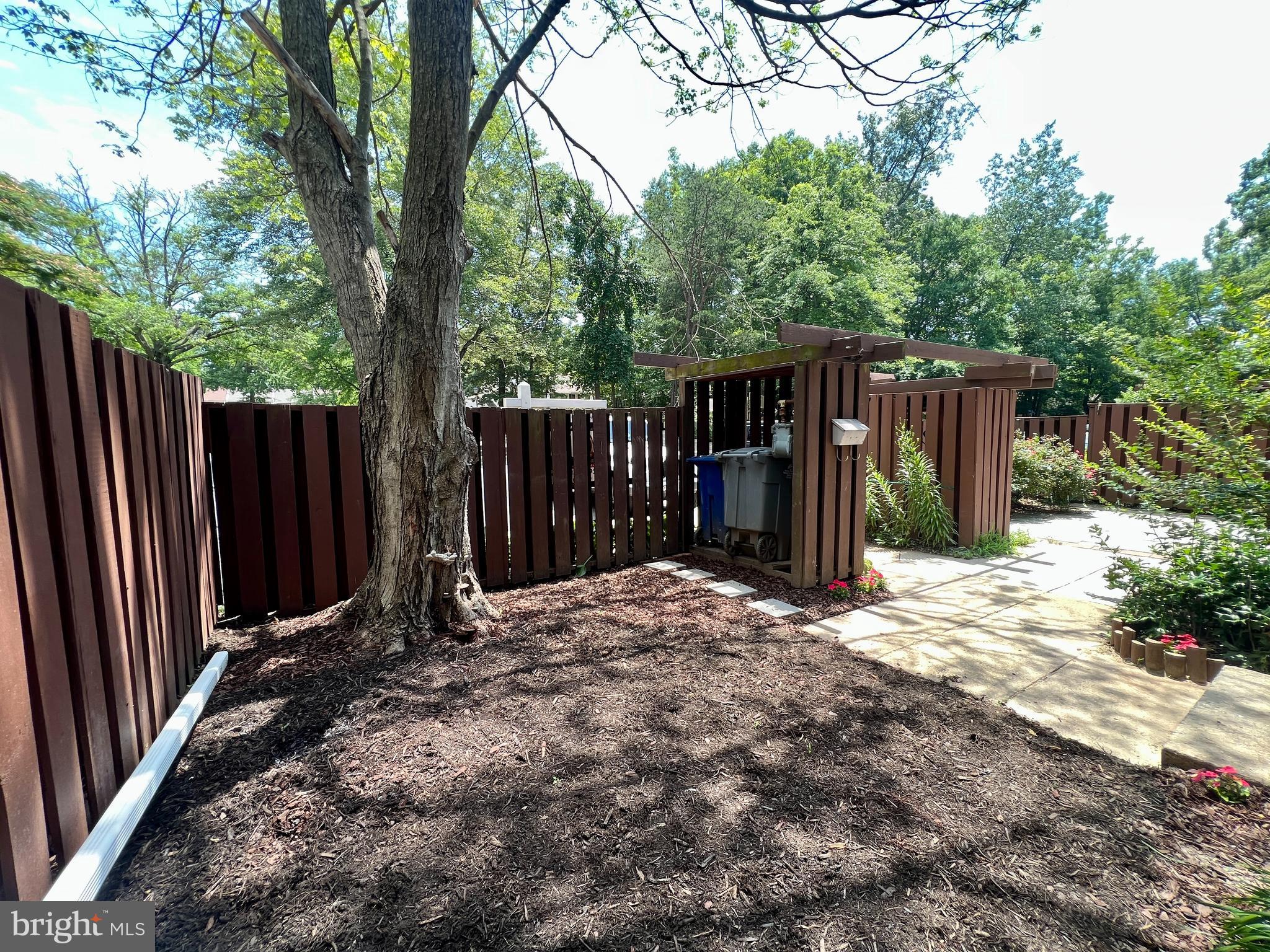 2246 Southgate Square Reston, VA 20191 - Photo 23 of 25 Exterior Front