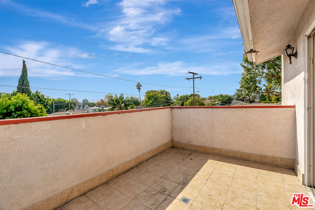 448 West 64th Street Inglewood, CA 90302 - Photo 20 of 39 a view of balcony with city view