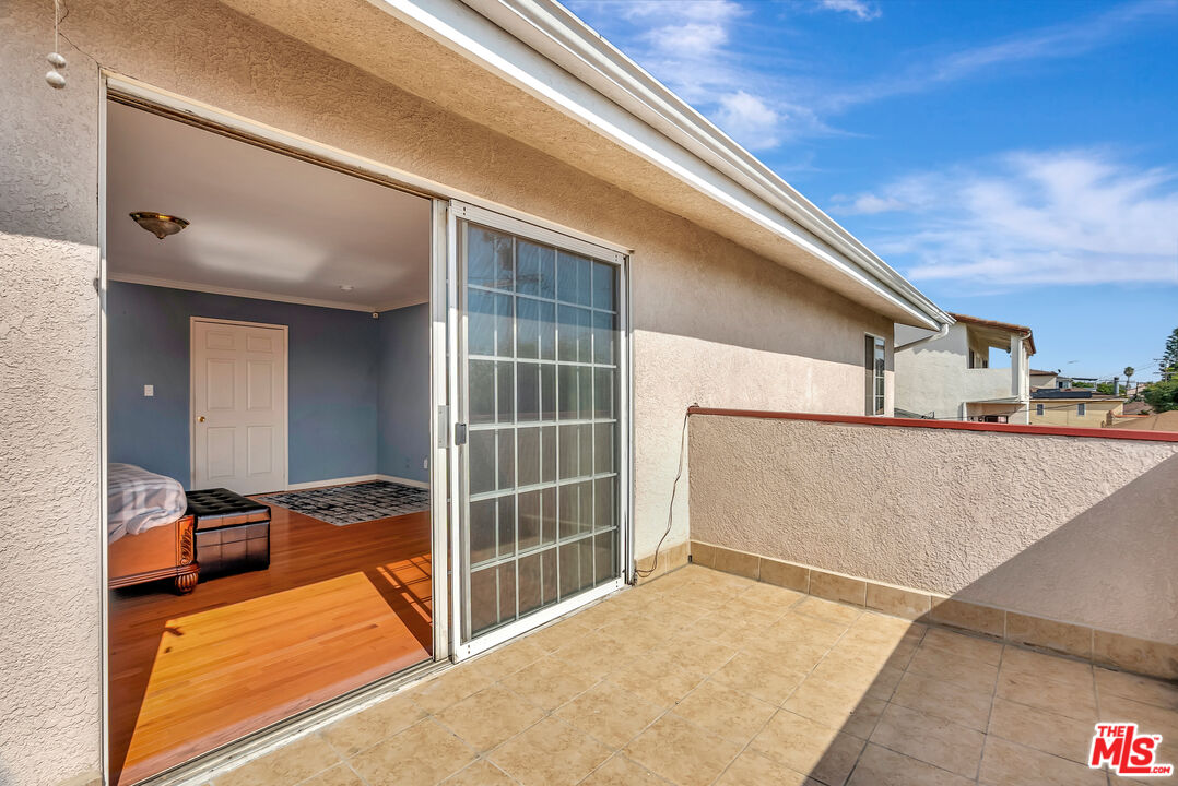 448 West 64th Street Inglewood, CA 90302 - Photo 21 of 39 a view of garage