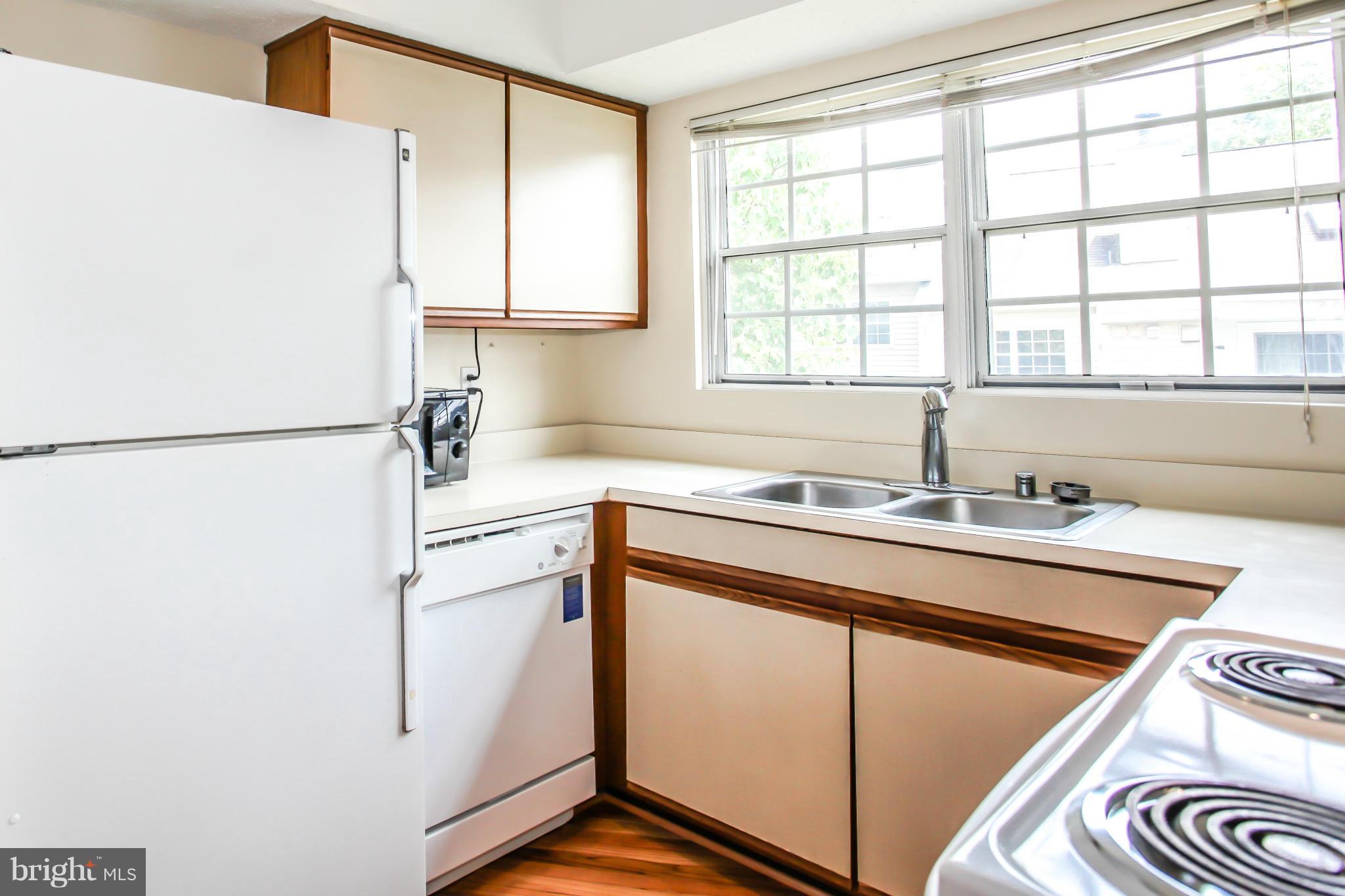 116 Fort Evans Road Southeast, Unit E Leesburg, VA 20175 - Photo 2 of 14 Kitchen