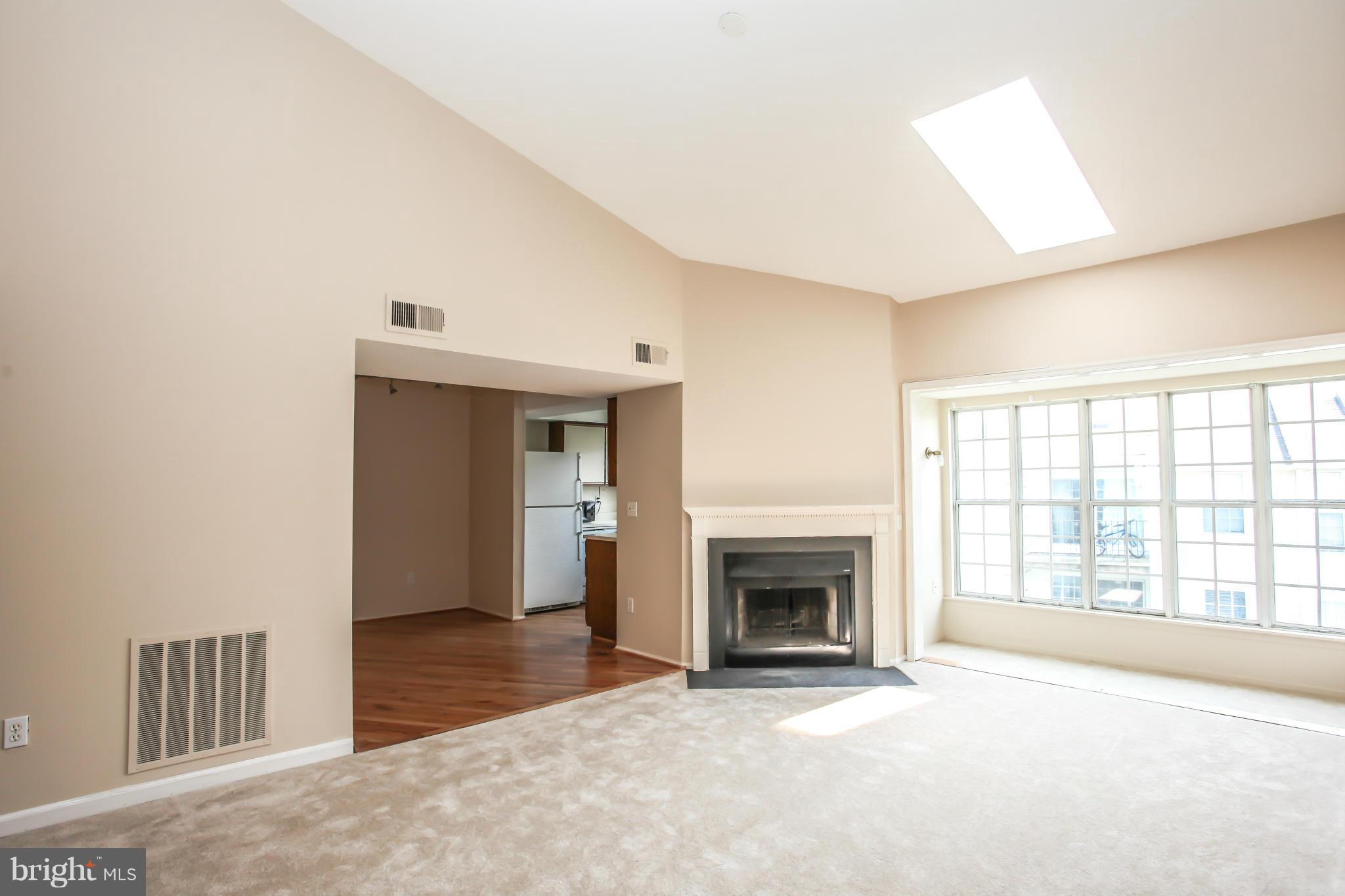 116 Fort Evans Road Southeast, Unit E Leesburg, VA 20175 - Photo 4 of 14 Living Room