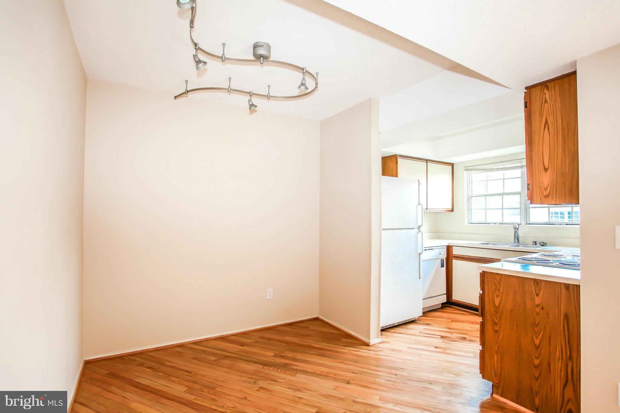 116 Fort Evans Road Southeast, Unit E Leesburg, VA 20175 - Photo 6 of 14 Dining Room