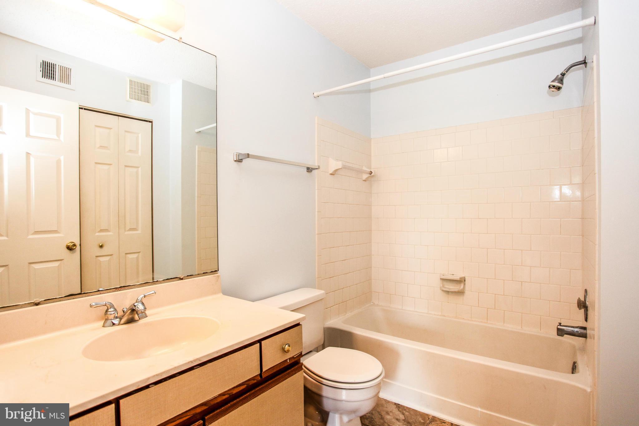 116 Fort Evans Road Southeast, Unit E Leesburg, VA 20175 - Photo 9 of 14 Bath (Master)