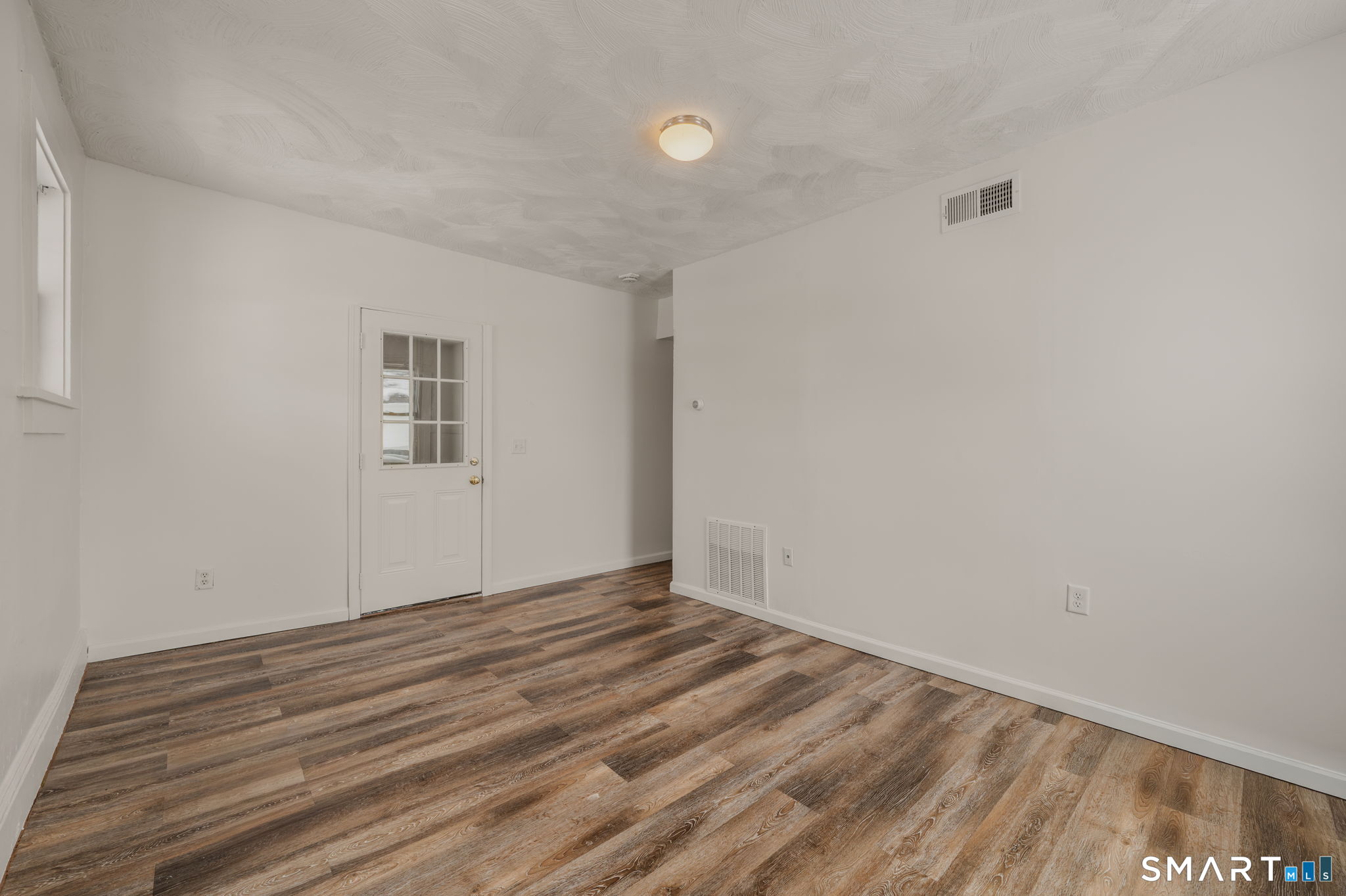 22 Chappell Street New London, CT 06320 - Photo 10 of 36