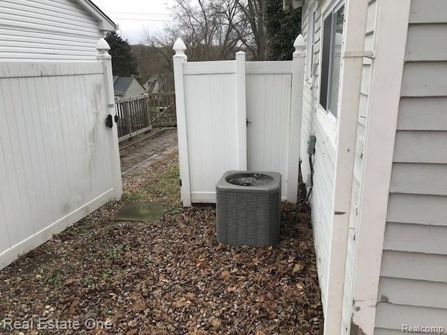 634 Renshaw Street Rochester, MI 48307 - Photo 8 of 9