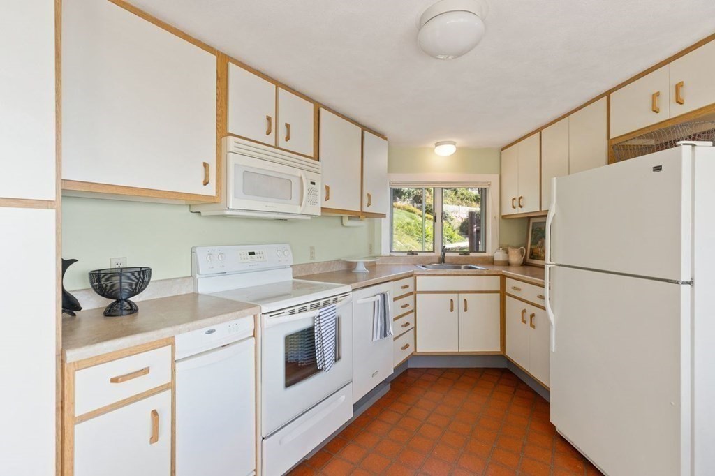 54 Adams Hill Road Gloucester, MA 01930 - Photo 14 of 33 Gallery Image 14