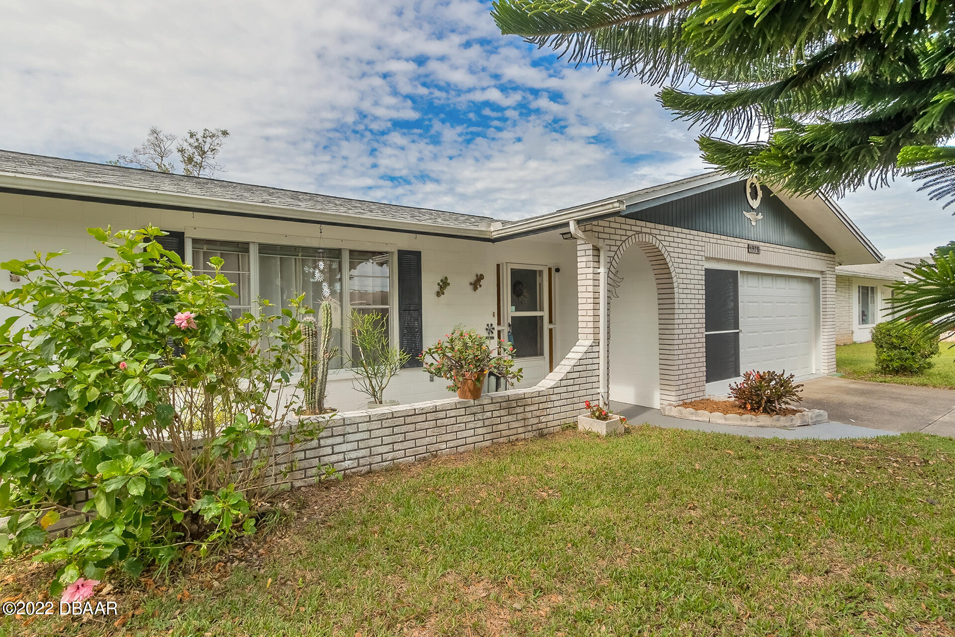 1328 Suwanee Road Daytona Beach, FL 32114 - Photo 2 of 26 Front patio