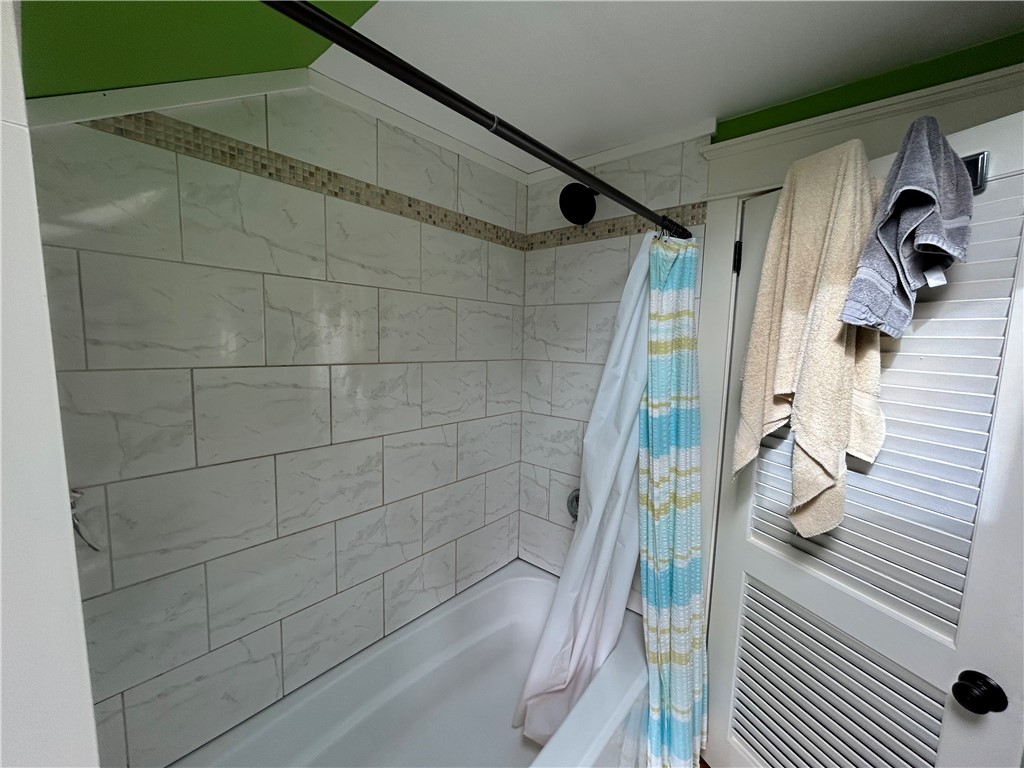 7 Boulevard East Middletown, RI 02842 - Photo 12 of 39