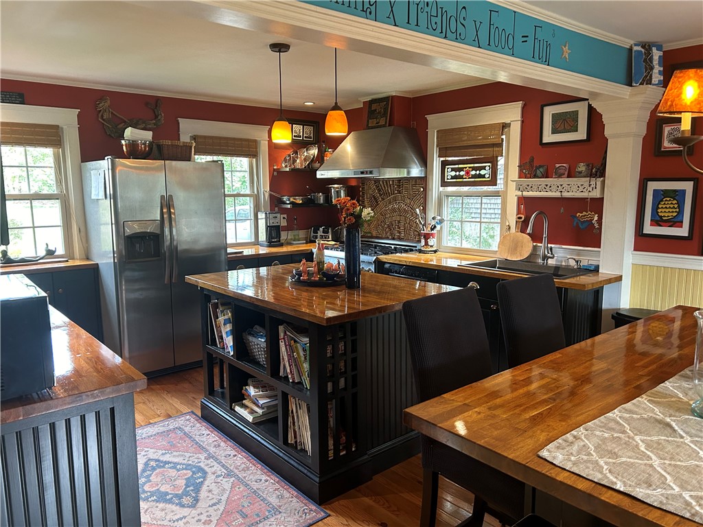 7 Boulevard East Middletown, RI 02842 - Photo 3 of 39