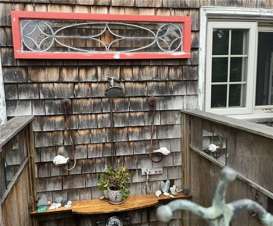 $10,000 | 7 Boulevard East, Middletown, RI 02842