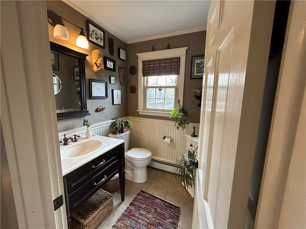 7 Boulevard East Middletown, RI 02842 - Photo 5 of 39