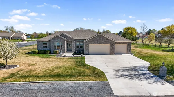 $715,000 | 1859 F 5th Road Northeast, Moses Lake, WA 98837