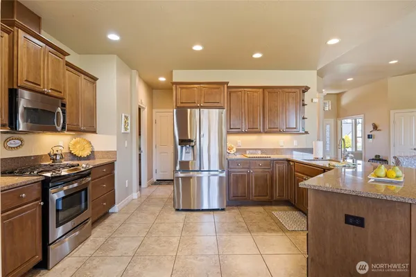 $715,000 | 1859 F 5th Road Northeast, Moses Lake, WA 98837