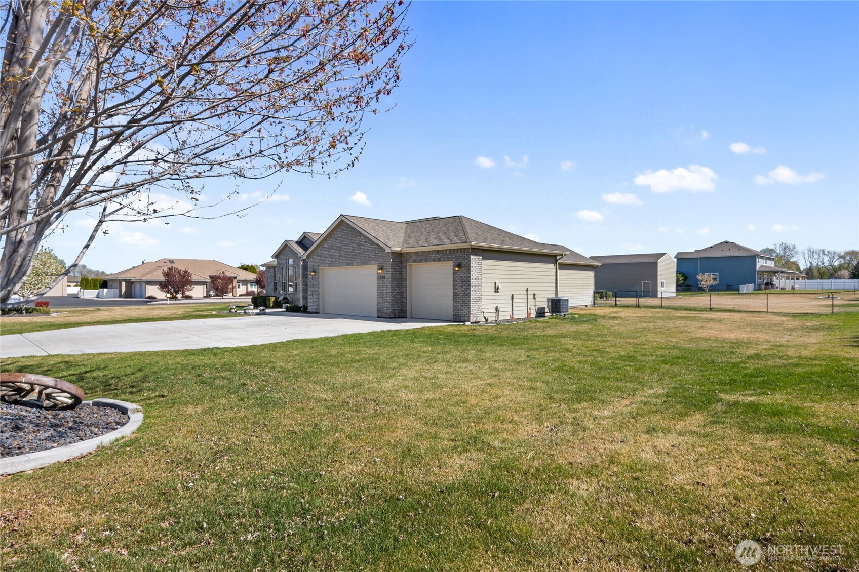 1859 F 5th Road Northeast Moses Lake, WA 98837 - Photo 2 of 40