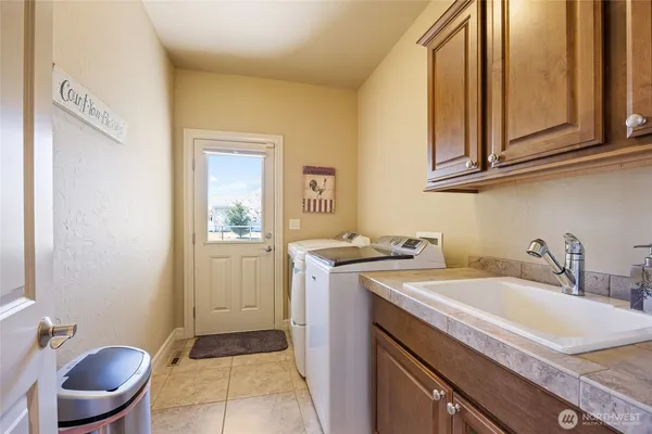 $715,000 | 1859 F 5th Road Northeast, Moses Lake, WA 98837