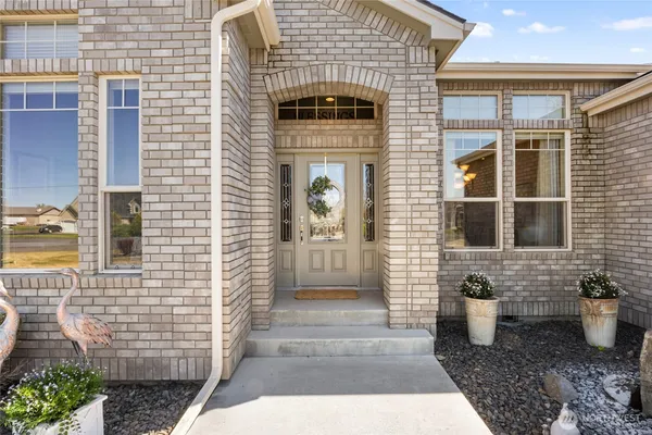 $715,000 | 1859 F 5th Road Northeast, Moses Lake, WA 98837