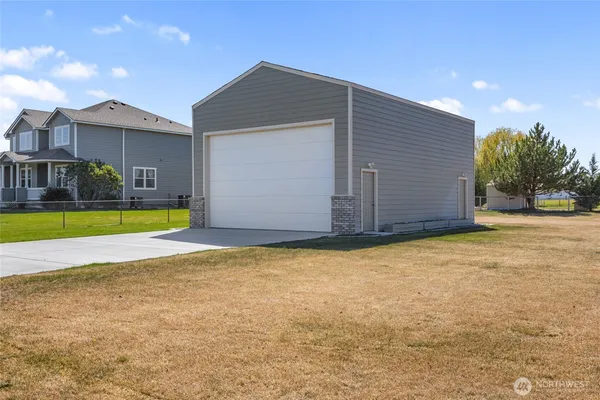 $715,000 | 1859 F 5th Road Northeast, Moses Lake, WA 98837