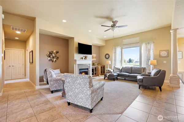 $715,000 | 1859 F 5th Road Northeast, Moses Lake, WA 98837