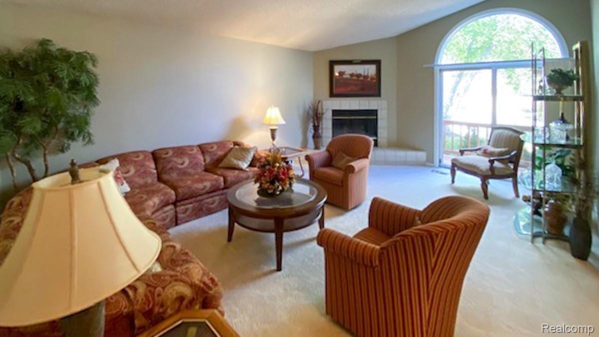 22030 River Ridge Trail Farmington, MI 48335 - Photo 10 of 22 River Ridge GR.jpg
