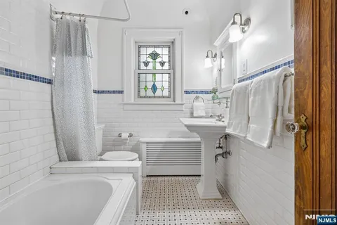 $1,289,000 | 56 Park Avenue, Glen Rock, NJ 07452