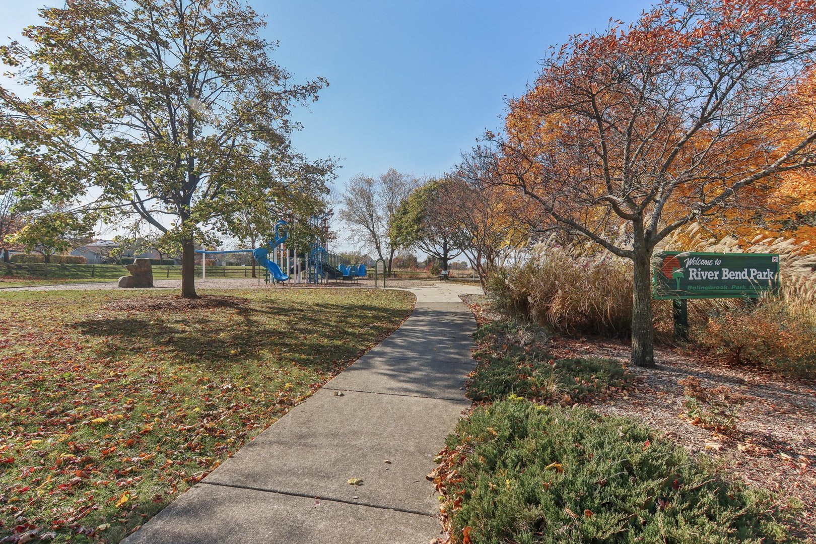 1907 Apple Valley Road Bolingbrook, IL 60490 - Photo 3 of 4 a view of yard with tree