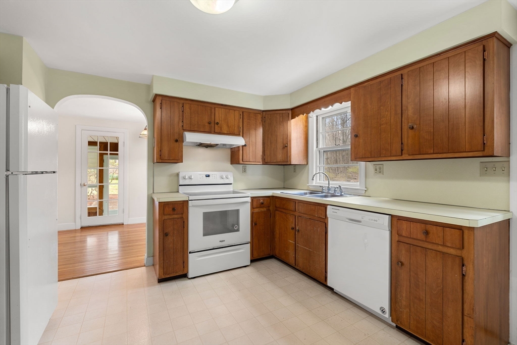 6 West Shore Road Merrimac, MA 01860 - Photo 11 of 35