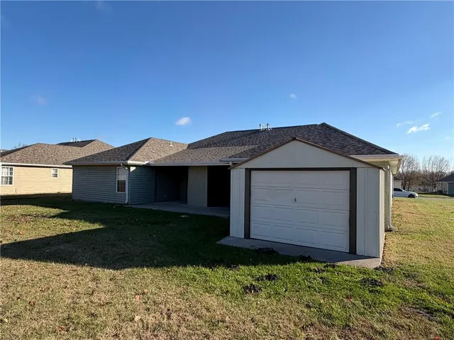 $350,000 | 178 Southeast 1171st Road, Knob Noster, MO 65336