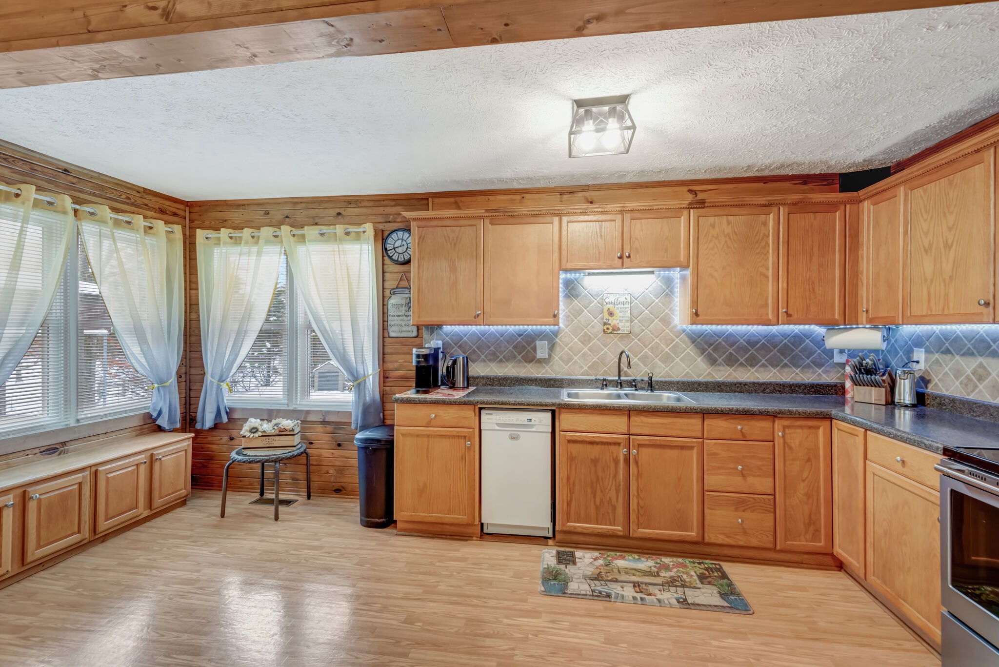 4113 Erin Road McEwen, TN 37101 - Photo 13 of 35 Gallery Image 13