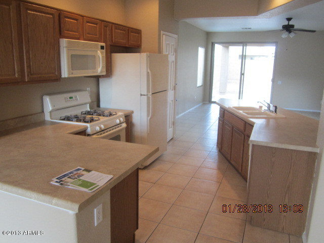 9250 West Berkeley Road Phoenix, AZ 85037 - Photo 7 of 17 pics 011