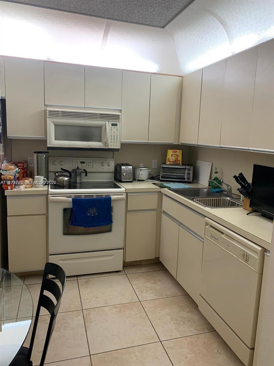 8877 Collins Avenue, Unit 506 Surfside, FL 33154 - Photo 21 of 41