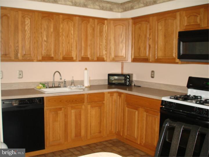 160 Greendale Road Philadelphia, PA 19154 - Photo 11 of 23 Kitchen