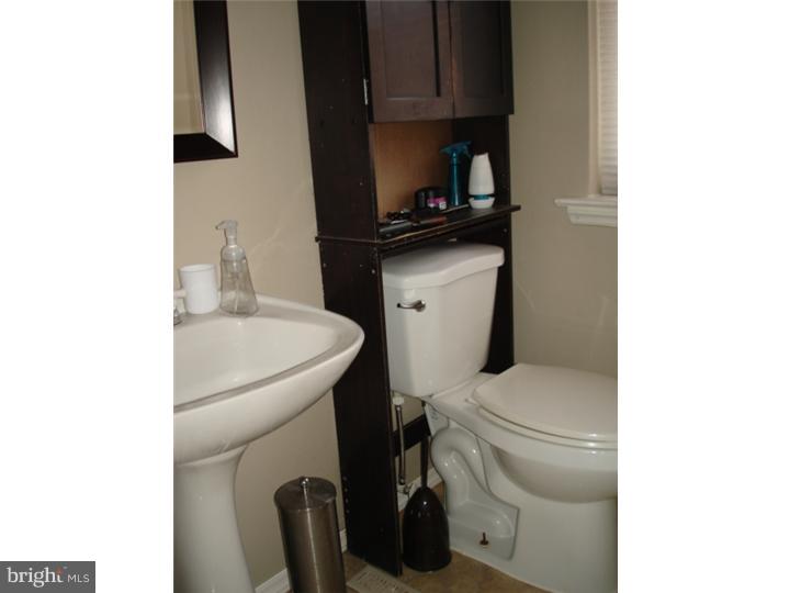 160 Greendale Road Philadelphia, PA 19154 - Photo 14 of 23 Bathroom