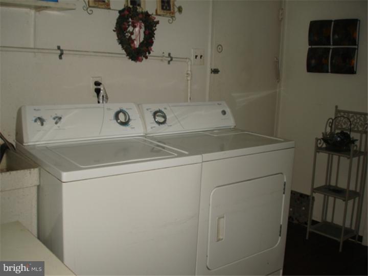 160 Greendale Road Philadelphia, PA 19154 - Photo 20 of 23 Laundry Room