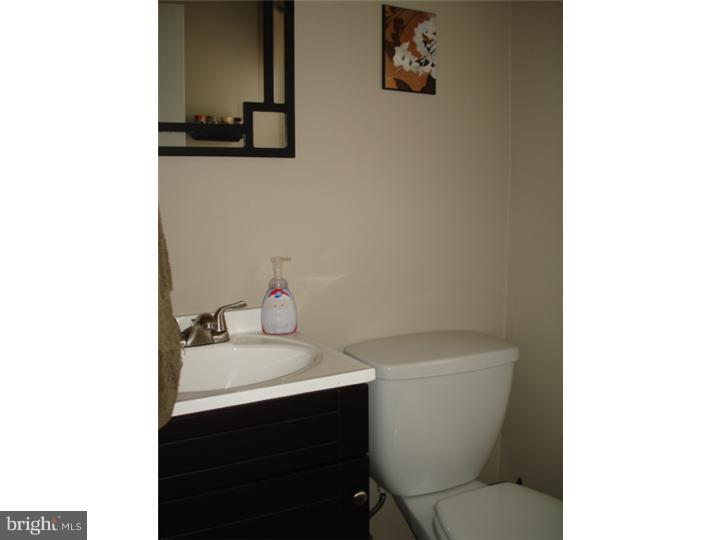 160 Greendale Road Philadelphia, PA 19154 - Photo 21 of 23 Half Bath