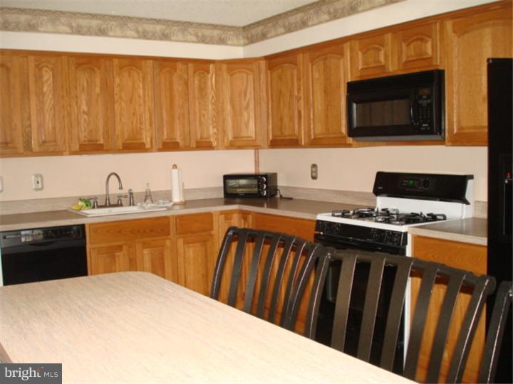 160 Greendale Road Philadelphia, PA 19154 - Photo 10 of 23 Kitchen