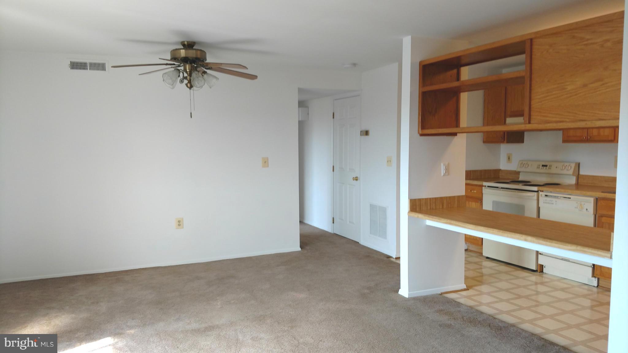 19625 Gunners Branch Road, Unit 931 Germantown, MD 20876 - Photo 2 of 6 Living Room