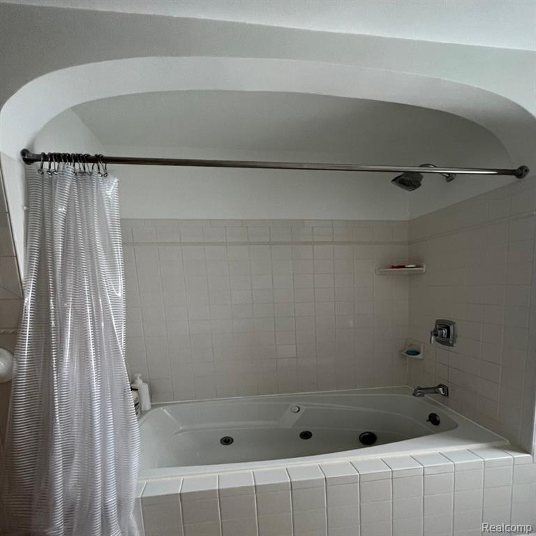 262 Fisher Road Grosse Pointe Farms, MI 48230 - Photo 25 of 47