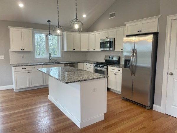 20 Svenson Avenue Worcester, MA 01607 - Photo 5 of 26 Gallery Image 5