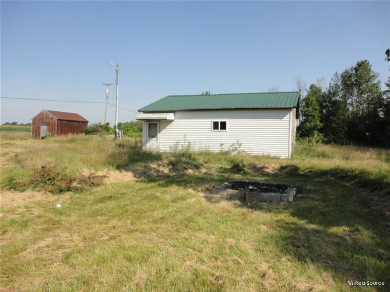 6356 Black River Road Croswell, MI 48422 - Photo 5 of 22 31162683-4.JPG
