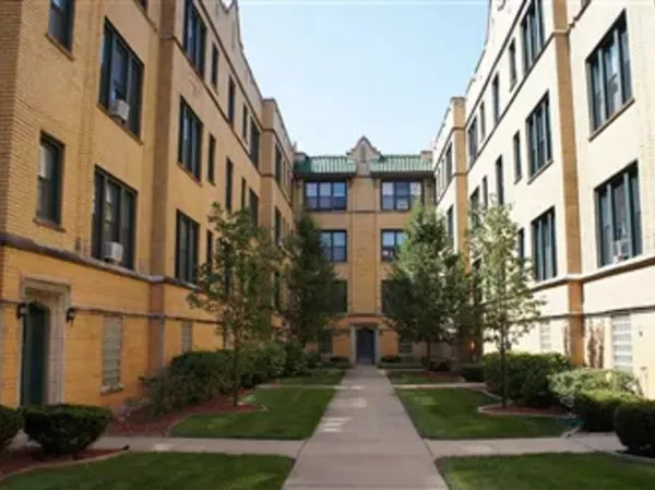 $1,595 | 2338 North Spaulding Avenue, Unit 3A, Chicago, IL 60647