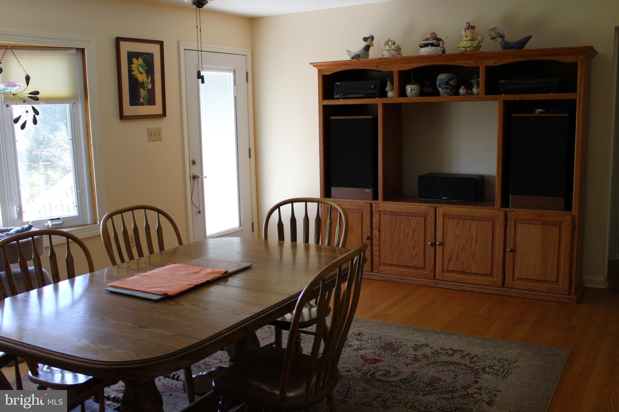 264 North Hayfield Road Winchester, VA 22603 - Photo 14 of 62 Front entrance into dining room