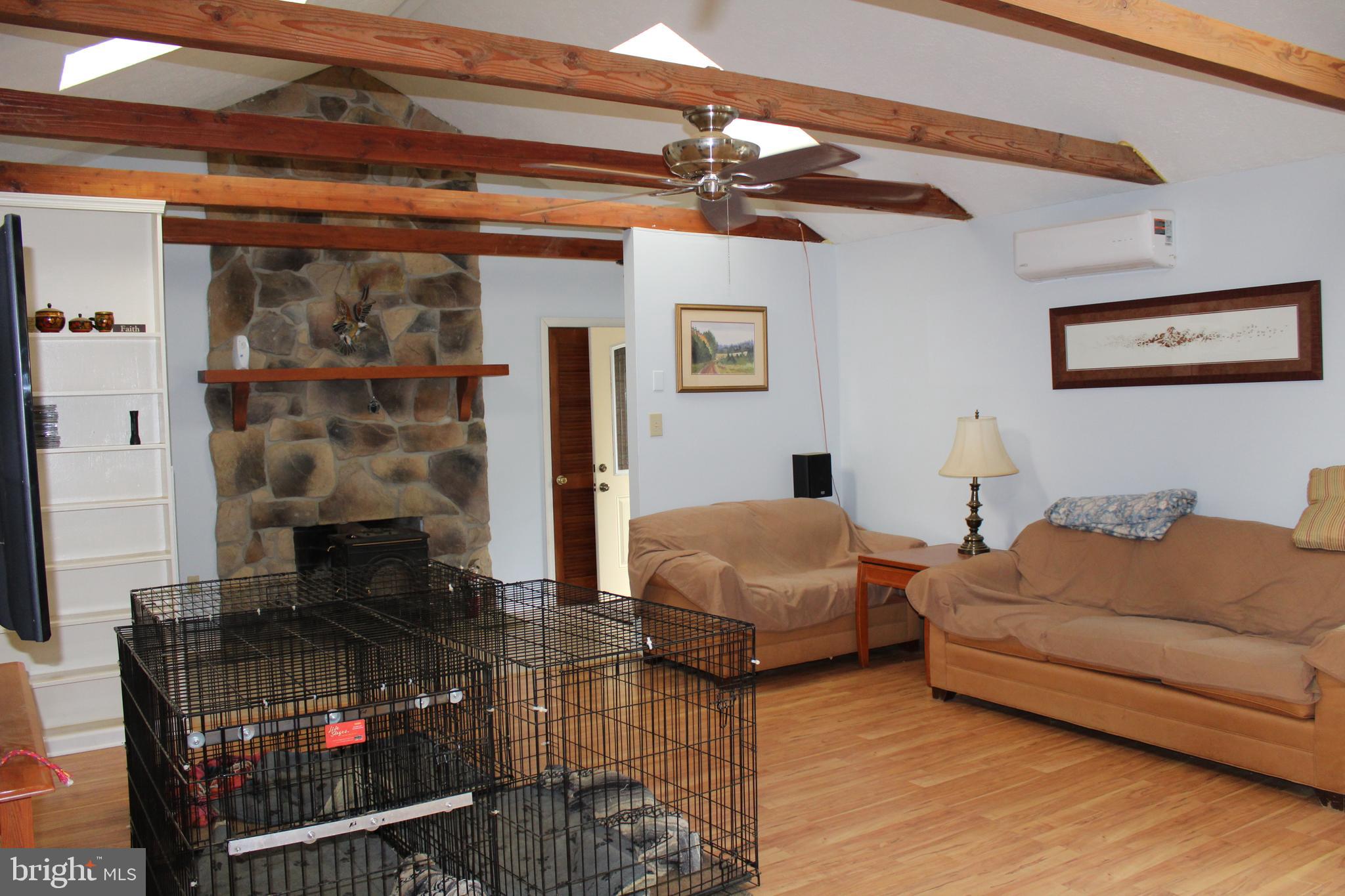 264 North Hayfield Road Winchester, VA 22603 - Photo 16 of 62 Great Hall TV area