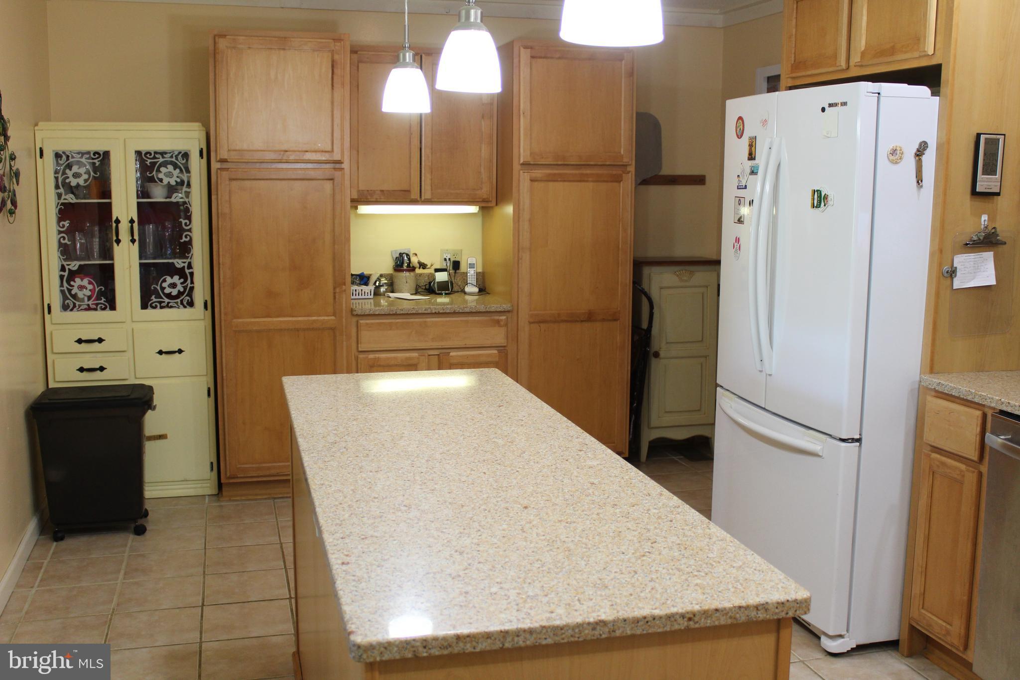 264 North Hayfield Road Winchester, VA 22603 - Photo 4 of 62 Kitchen island