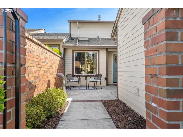 $579,000 | 10350 Southwest Greenleaf Terrace, Portland, OR 97224