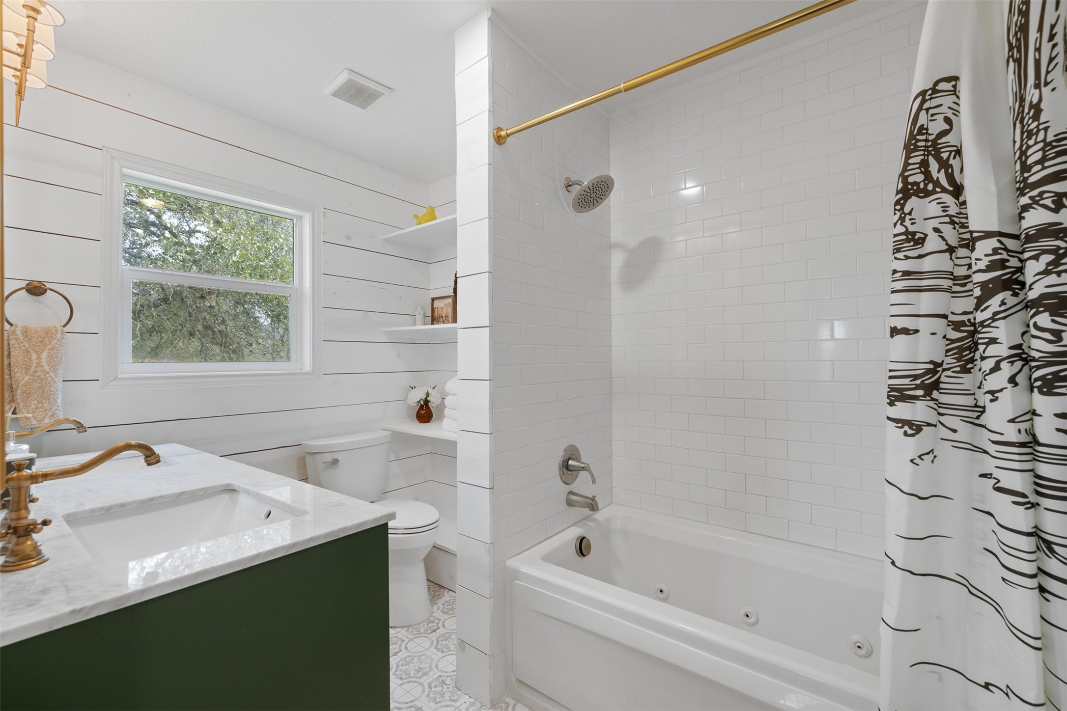 2407 East State Highway 159 Fayetteville, TX 78940 - Photo 18 of 35 a bathroom with a bathtub and a sink