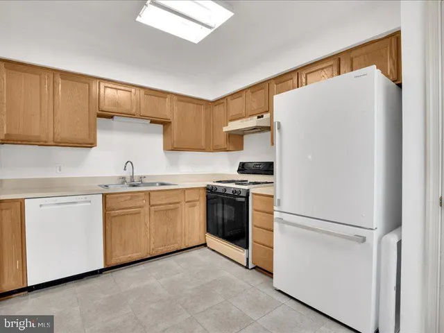 $2,800 | 6358 Racetec Place, Springfield, VA 22150