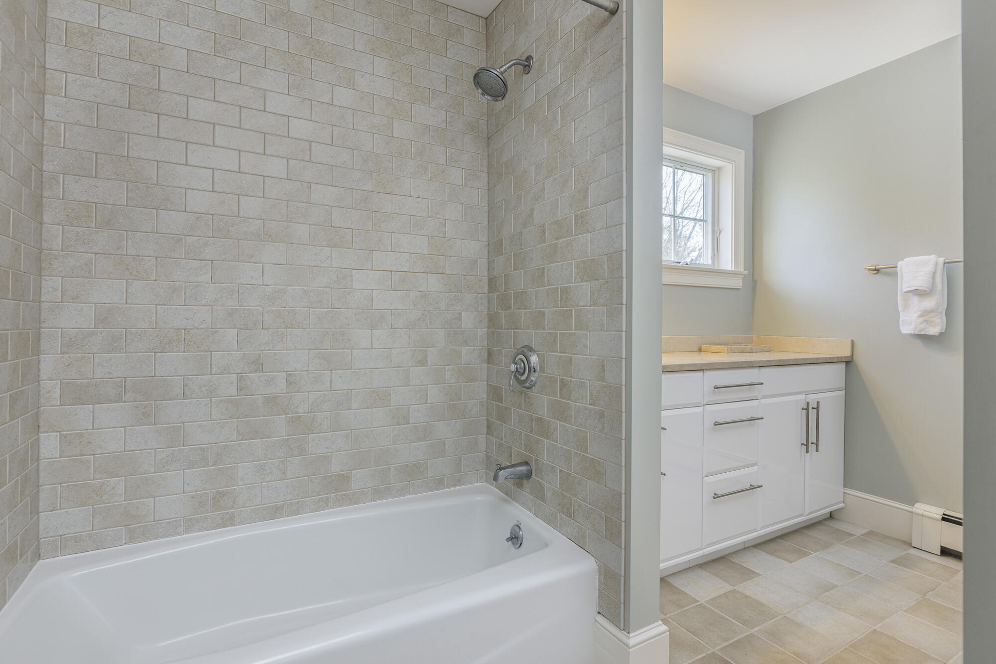 9 Leighton Farm Road Cape Elizabeth, ME 04107 - Photo 24 of 38 Hall Full Bath