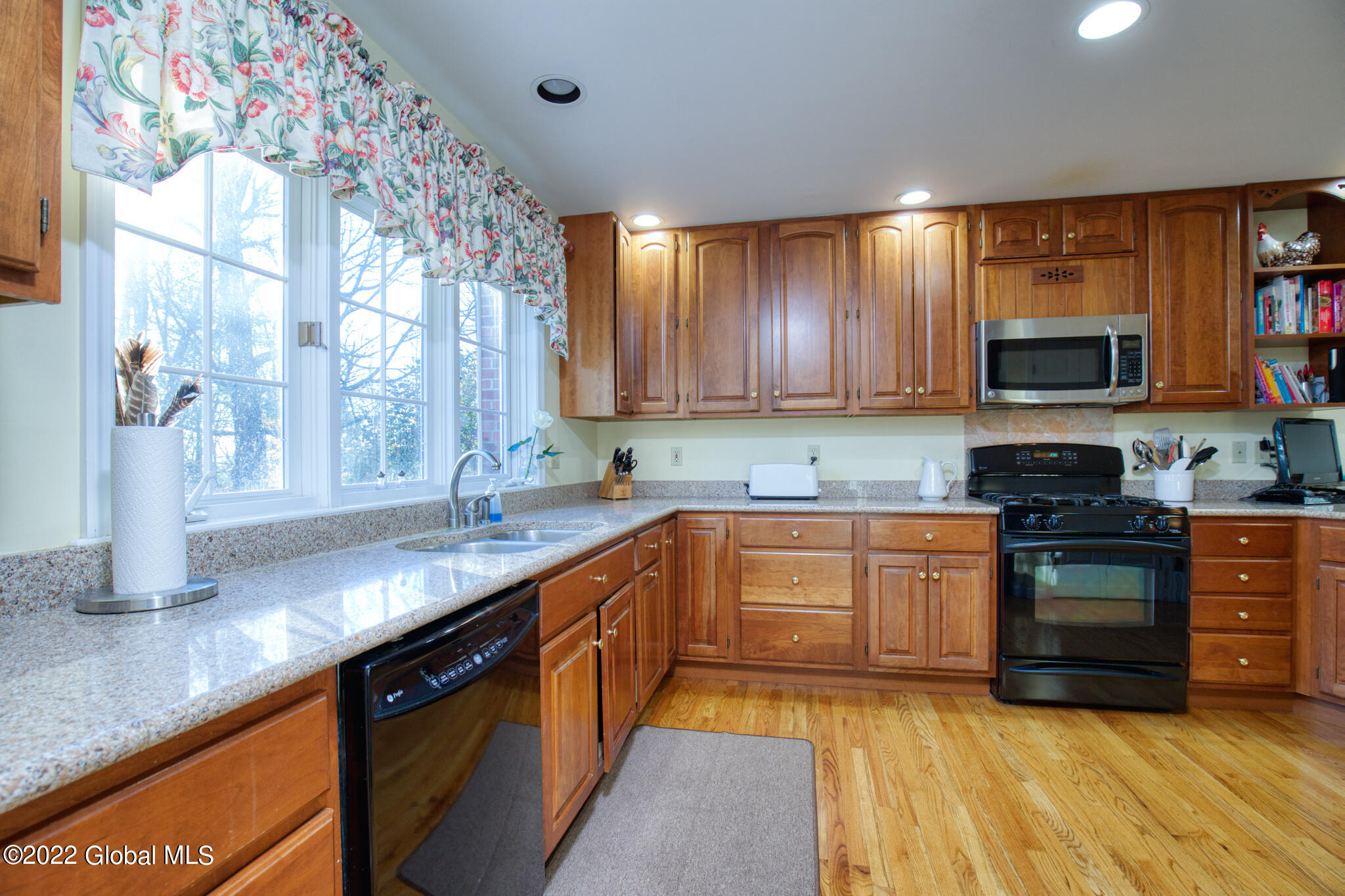 2532 Fawn Ridge Schodack, NY 12033 - Photo 25 of 50 5B70A2AD-A4C3-4321-AF8C-079F4D444290