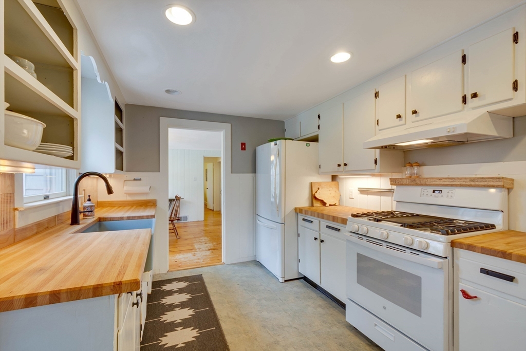 114 Nagog Hill Road Acton, MA 01720 - Photo 12 of 29
